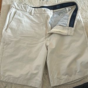 Vineyard Vines on the go short